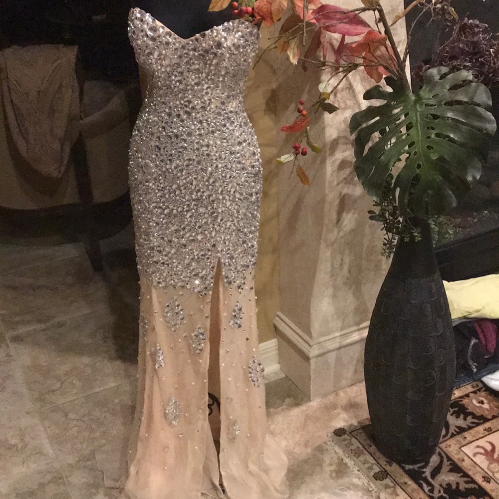 ‼️SOLD‼️Beautiful Jeweled Formal Gown